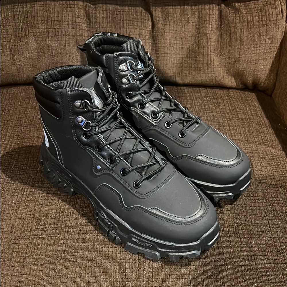 Black Men's Hiking Boots - Picture 1 of 8